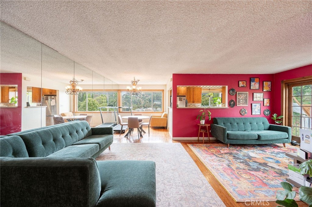 2260 N Cahuenga BLVD