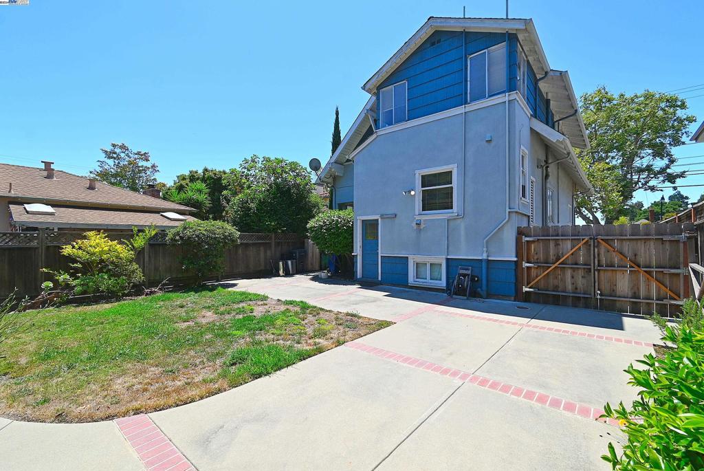 EAST END - Residential