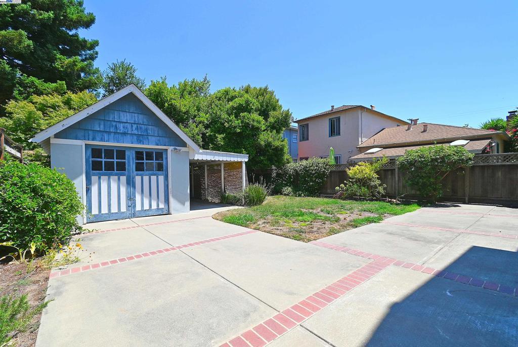 EAST END - Residential