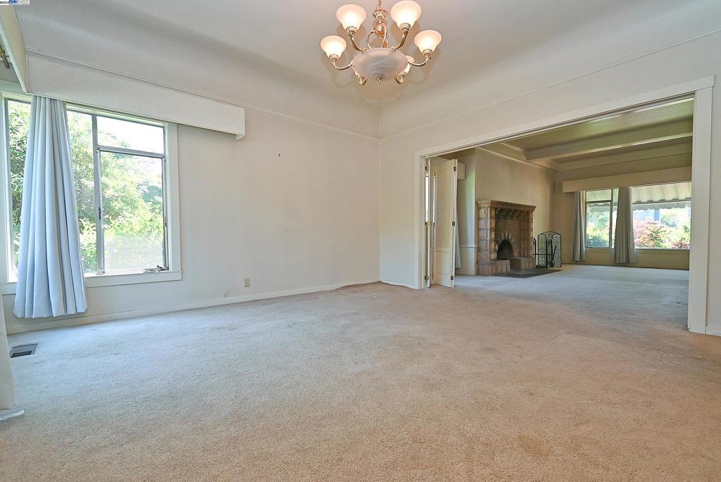 EAST END - Residential