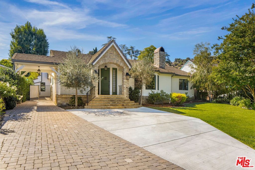 Photo of 14664 Valley Vista Boulevard, Sherman Oaks, CA 91403 (MLS # 25608367)