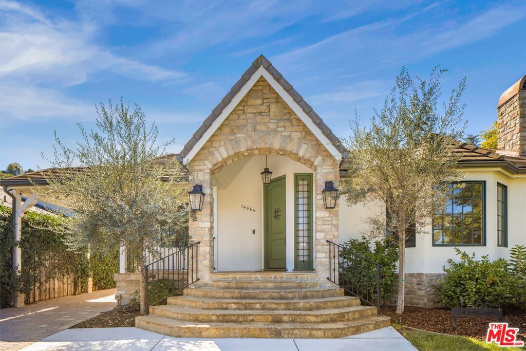 Photo of 14664 Valley Vista Boulevard, Sherman Oaks, CA 91403 (MLS # 25608367)