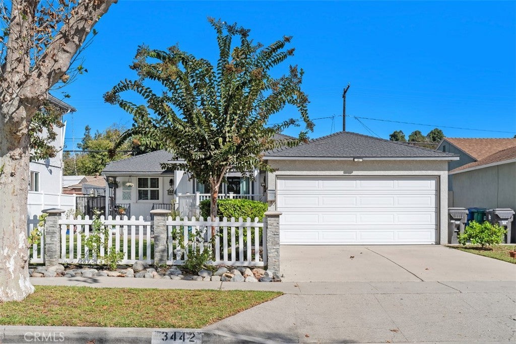 3442 N Studebaker