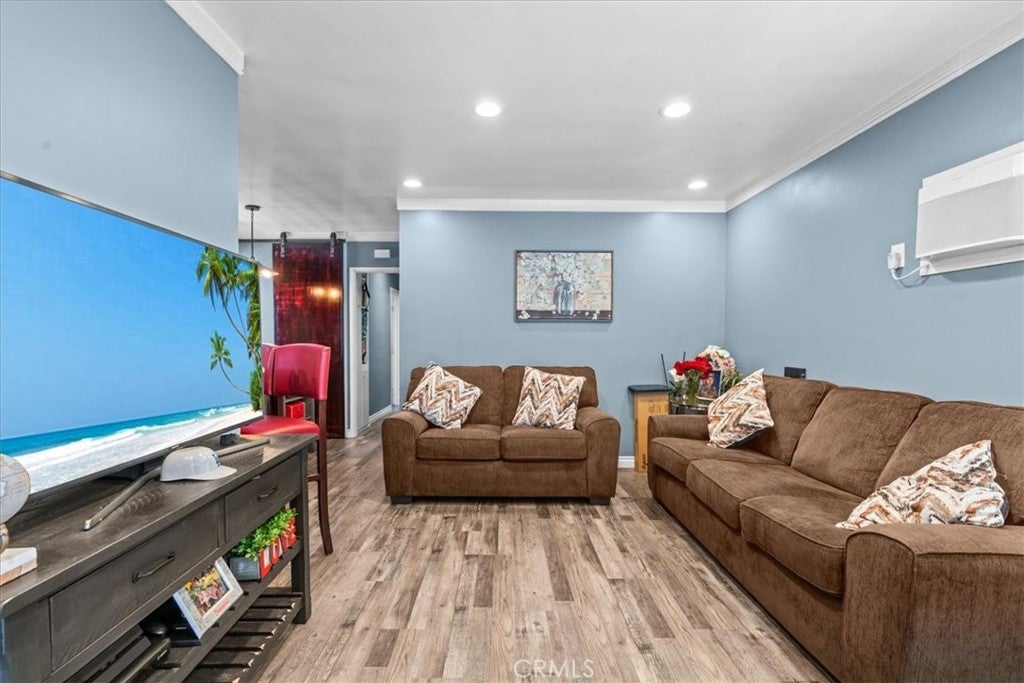 407 E Sunset