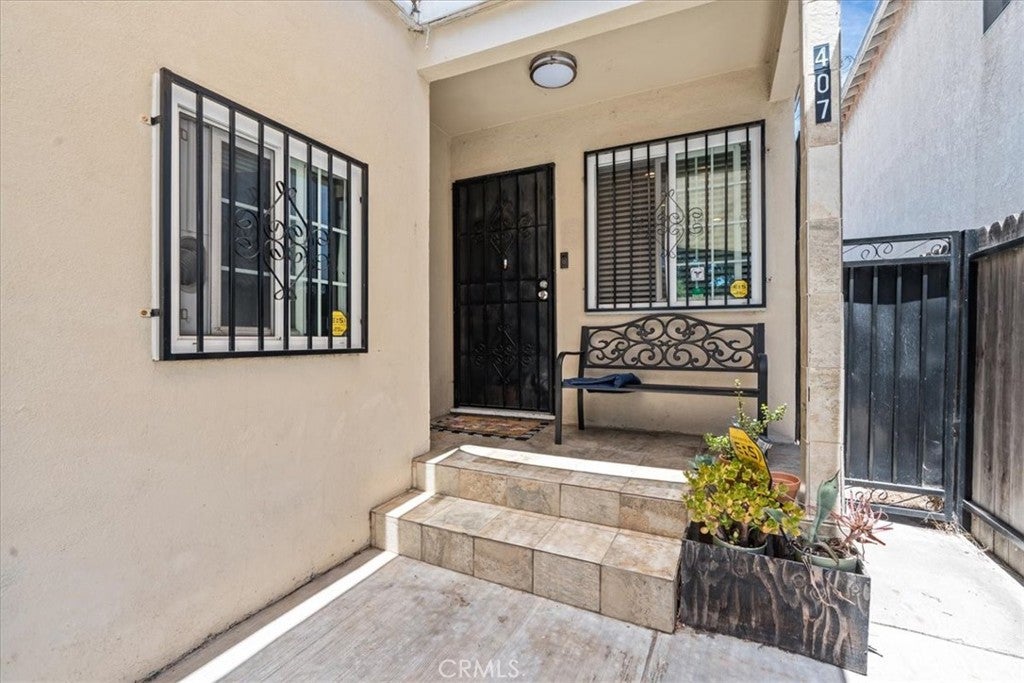 407 E Sunset