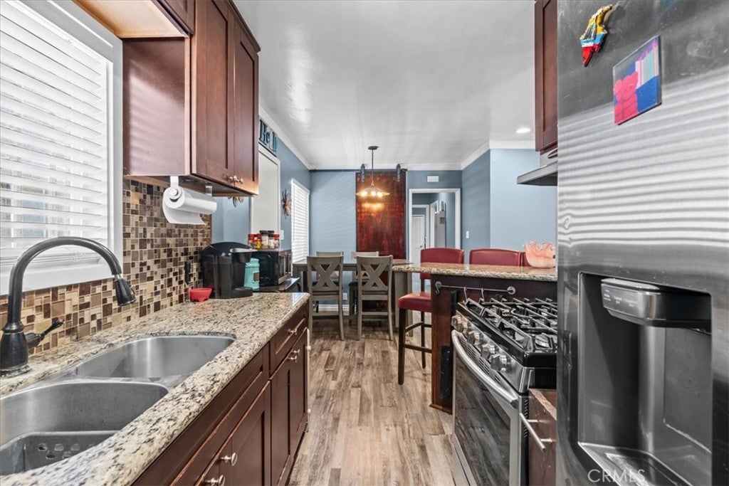 407 E Sunset