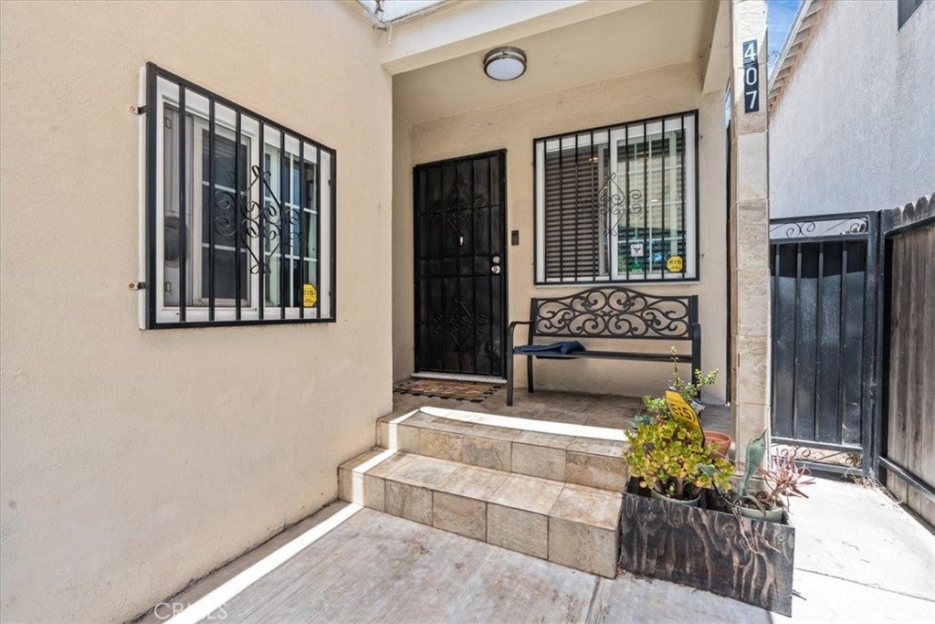 407 E Sunset