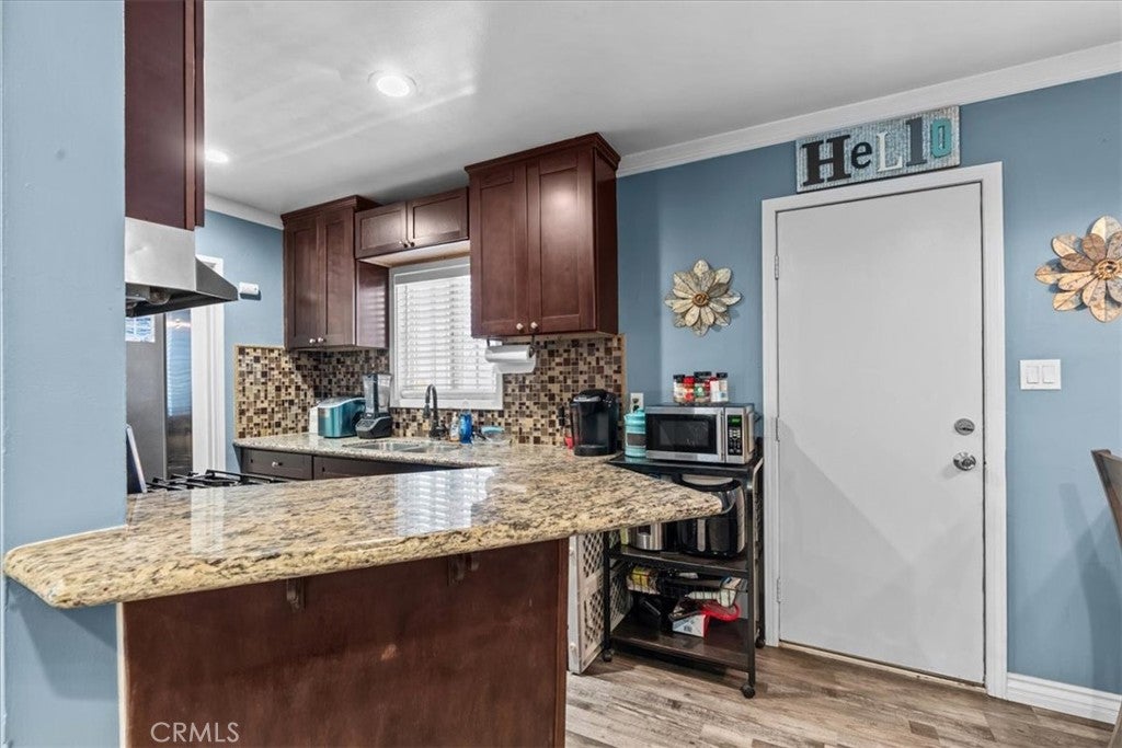 407 E Sunset
