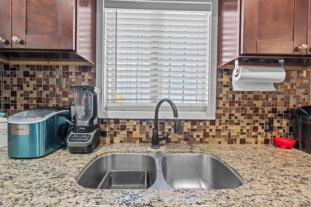 407 E Sunset