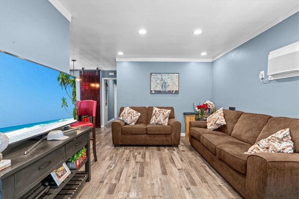 407 E Sunset