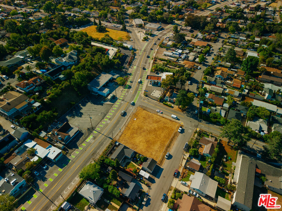 805 Ventura Avenue