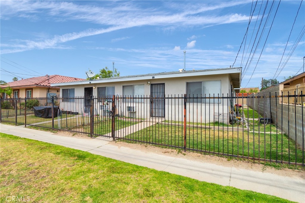 412 W Ramona