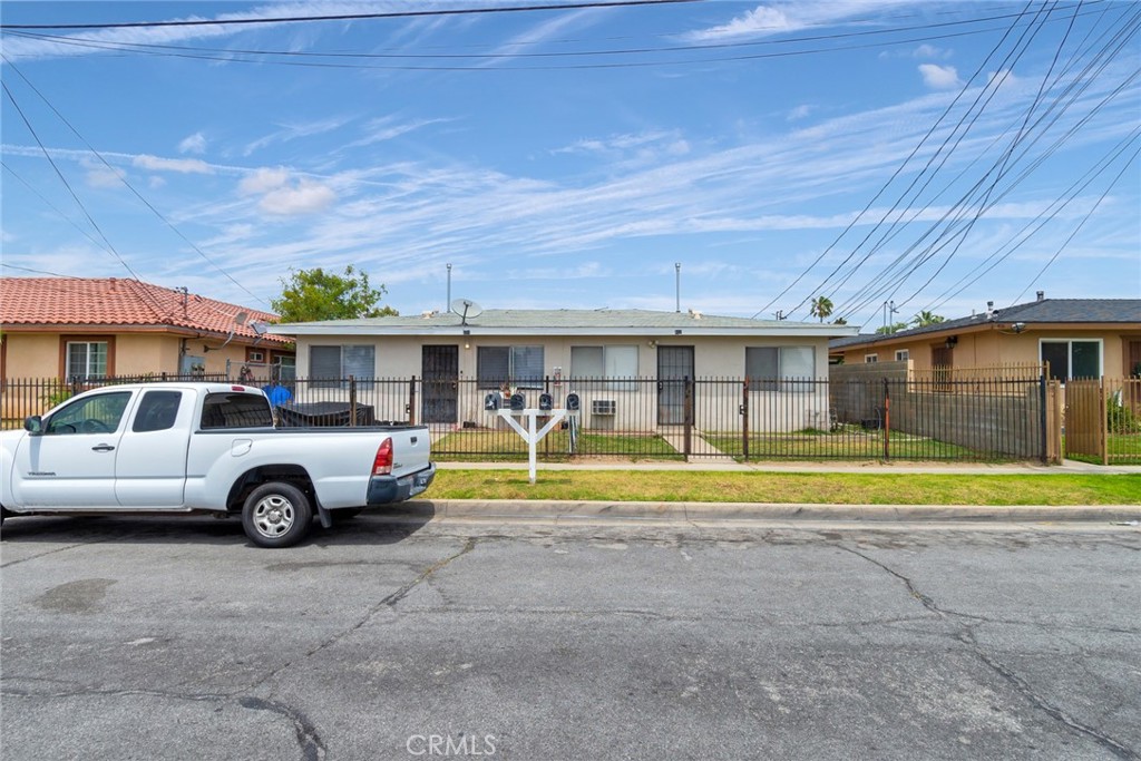 412 W Ramona