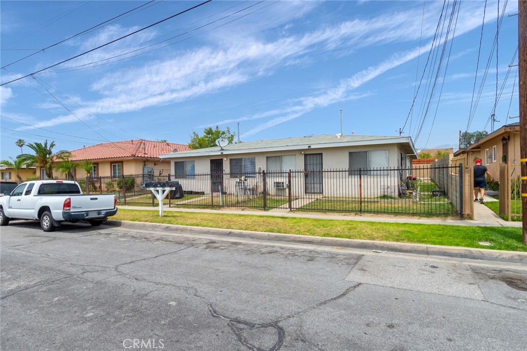 412 W Ramona
