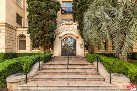 Photo of 109 N Sycamore Avenue #102, Los Angeles, CA 90036 (MLS # 26867095)