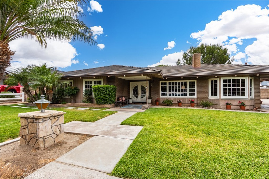 5802 Lakehaven Way