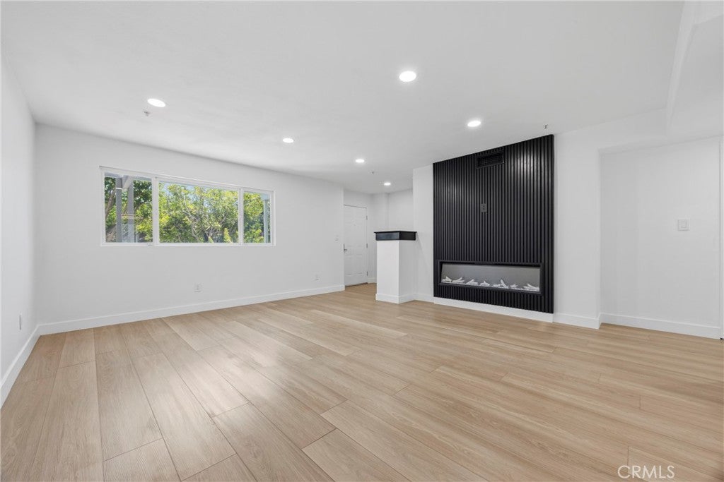 645 W Regent