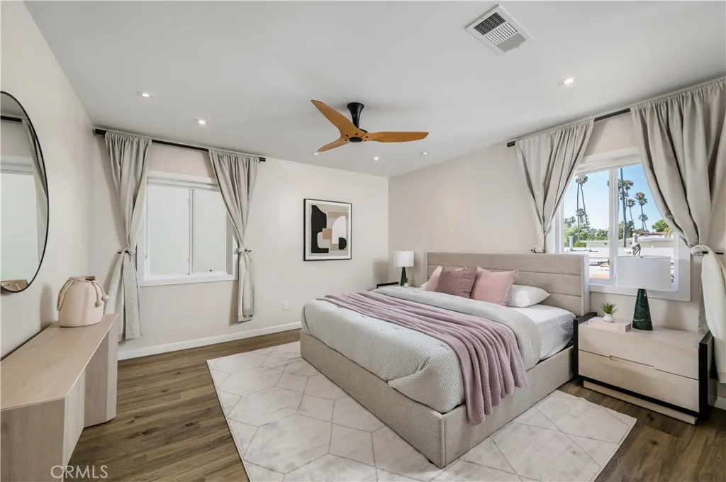 Long Beach, California 90803, United States, 2 Bedrooms Bedrooms, ,2 BathroomsBathrooms,Residential,Active,209010