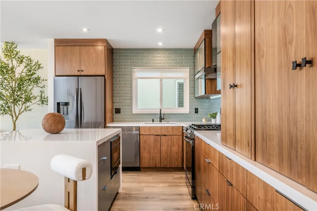 Long Beach, California 90803, United States, 2 Bedrooms Bedrooms, ,2 BathroomsBathrooms,Residential,Active,209010