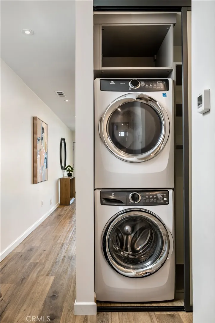 Long Beach, California 90803, United States, 2 Bedrooms Bedrooms, ,2 BathroomsBathrooms,Residential,Active,209010