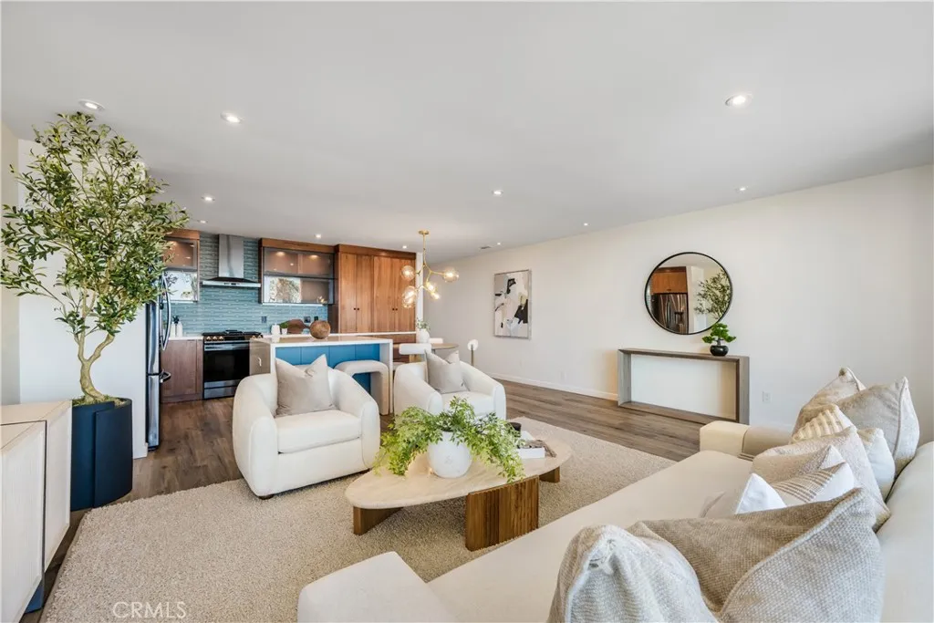 Long Beach, California 90803, United States, 2 Bedrooms Bedrooms, ,2 BathroomsBathrooms,Residential,Active,209010