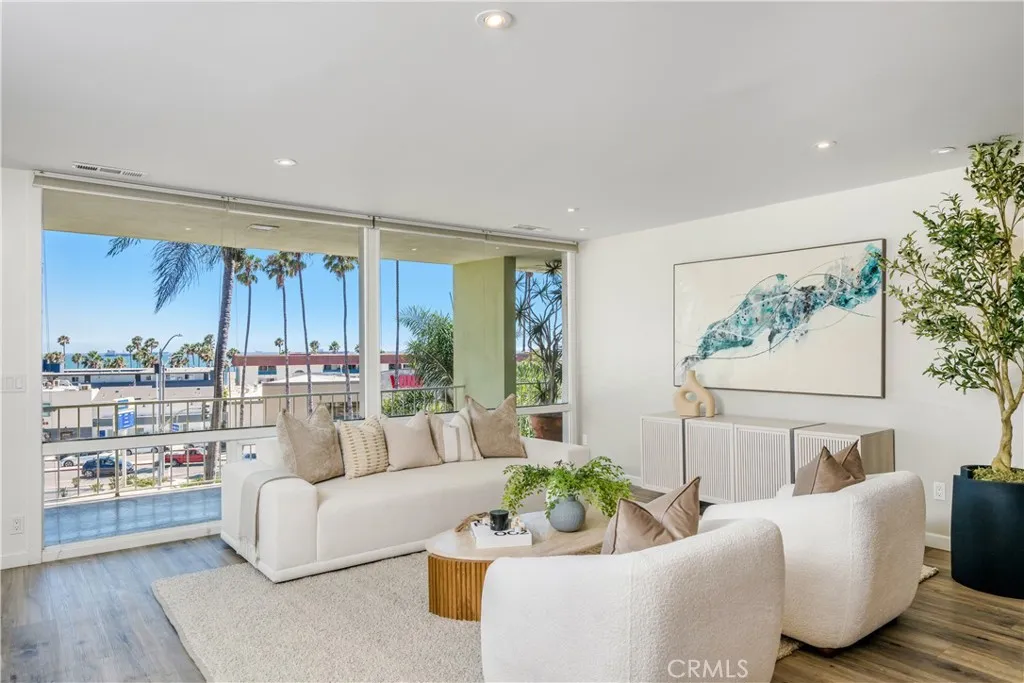 Long Beach, California 90803, United States, 2 Bedrooms Bedrooms, ,2 BathroomsBathrooms,Residential,Active,209010