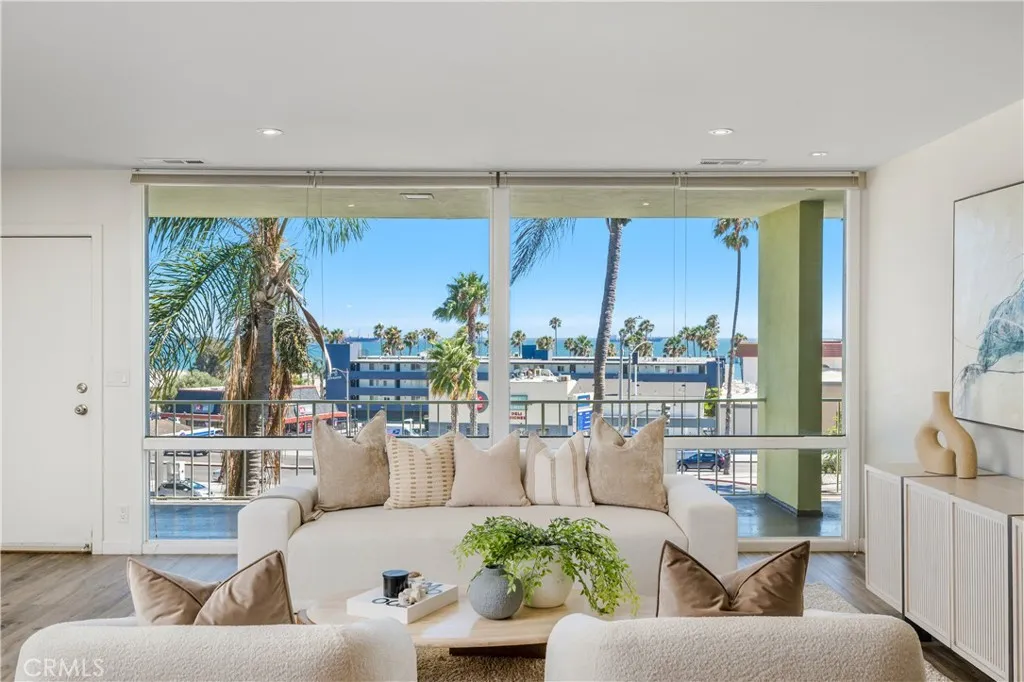 Long Beach, California 90803, United States, 2 Bedrooms Bedrooms, ,2 BathroomsBathrooms,Residential,Active,209010