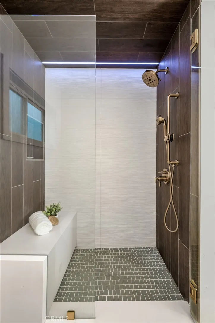 Long Beach, California 90803, United States, 2 Bedrooms Bedrooms, ,2 BathroomsBathrooms,Residential,Active,209010