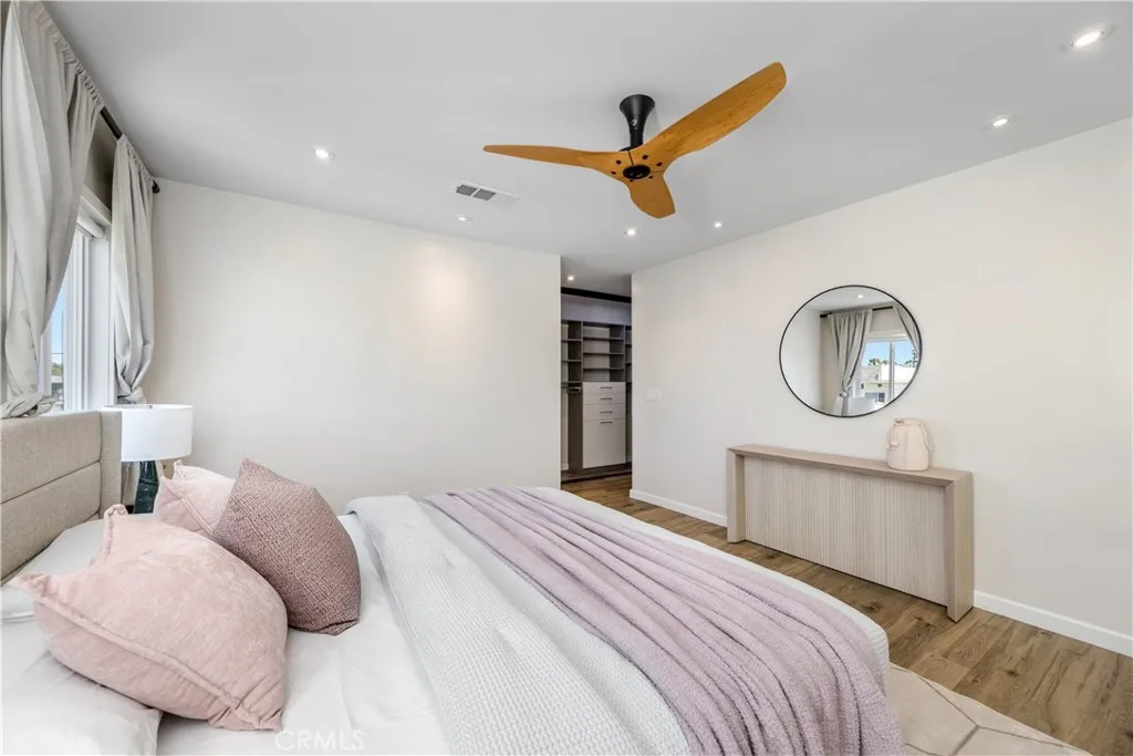 Long Beach, California 90803, United States, 2 Bedrooms Bedrooms, ,2 BathroomsBathrooms,Residential,Active,209010