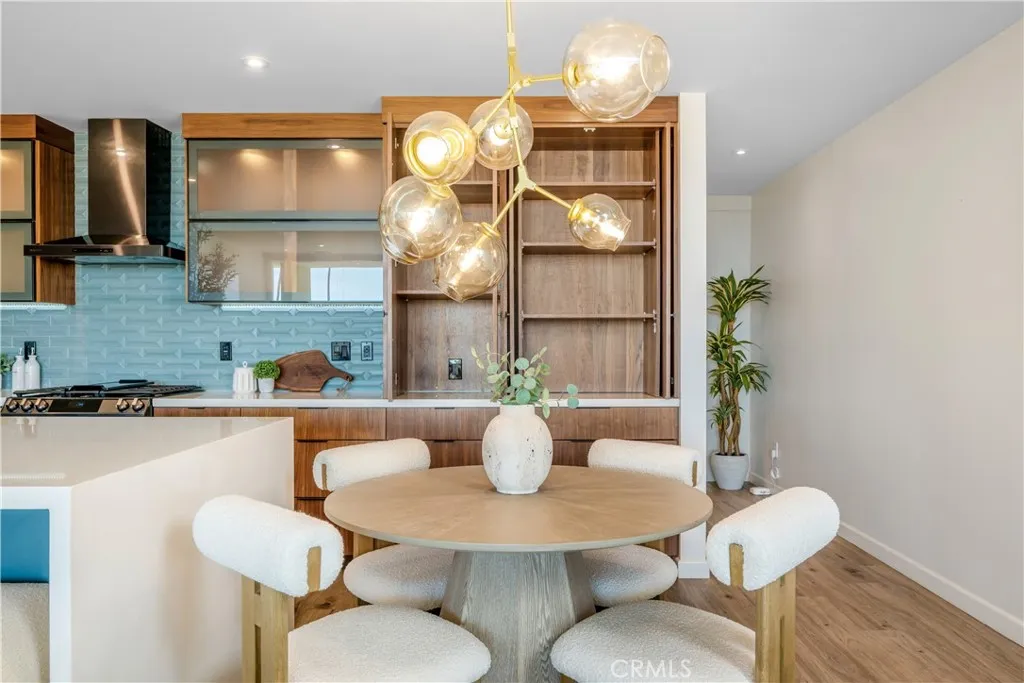 Long Beach, California 90803, United States, 2 Bedrooms Bedrooms, ,2 BathroomsBathrooms,Residential,Active,209010