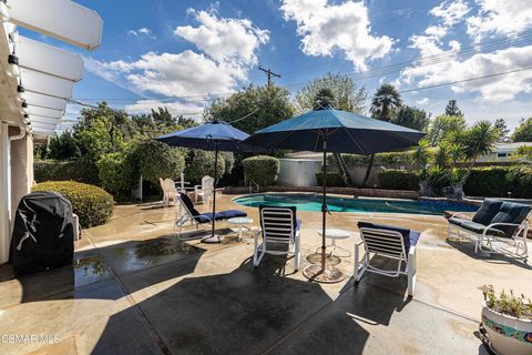 Photo of 22312 Mobile Street, Woodland Hills, CA 91303 (MLS # 226002512)