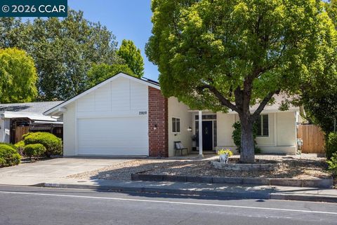Photo of 2920 Frayne Ln LN, Concord, CA 94518 (MLS # 41135094)