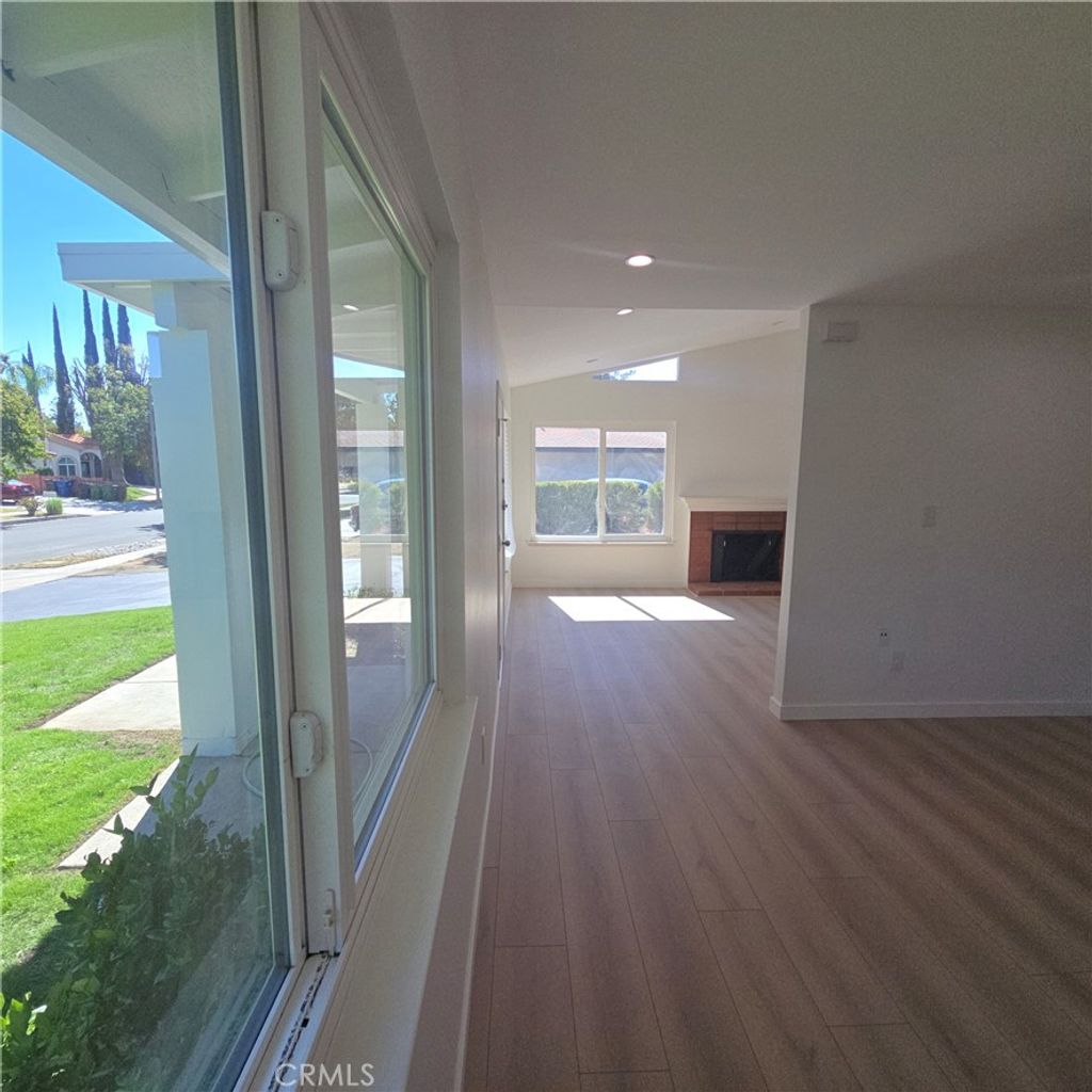 Photo of 9551 Gierson Ave, Chatsworth, CA 91311 (MLS # SR25237728)