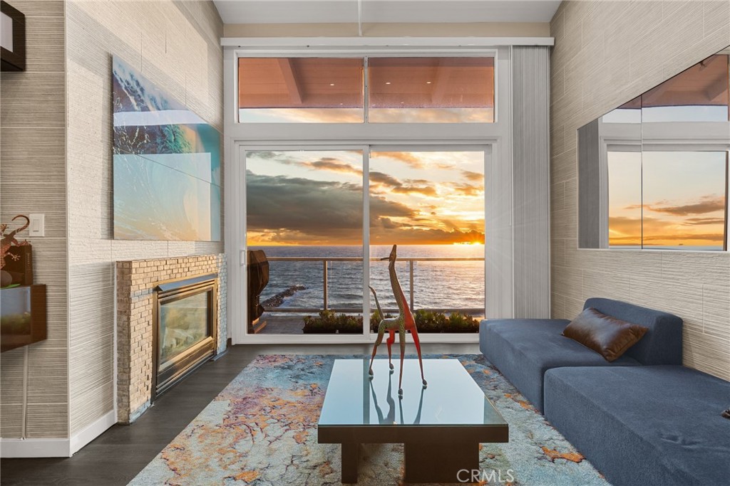 615 Esplanade 805