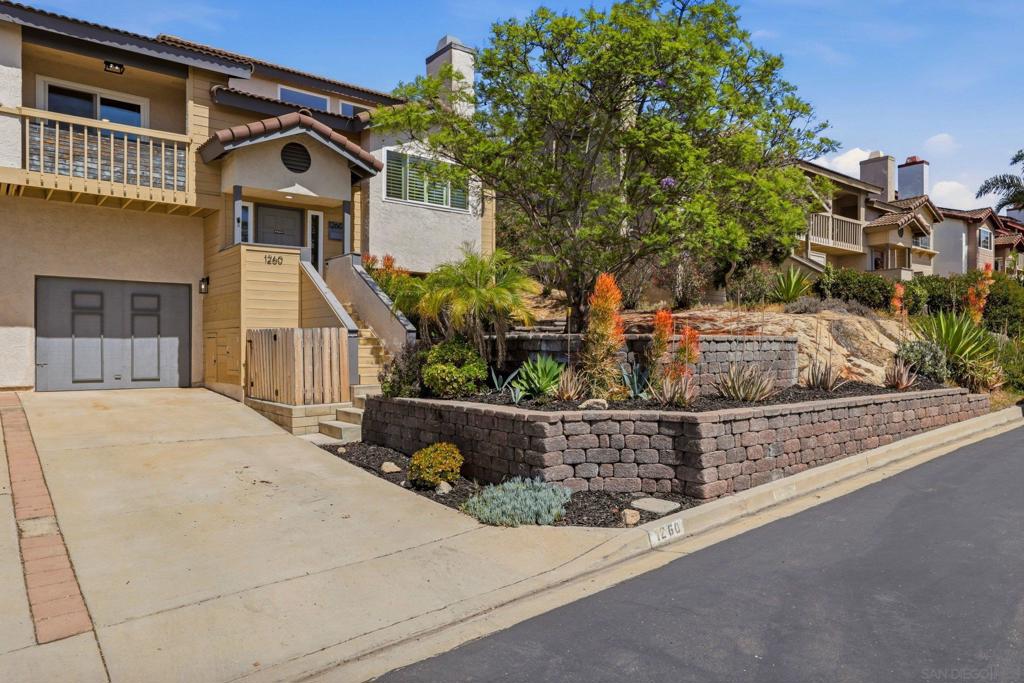 1260 Soria Glen