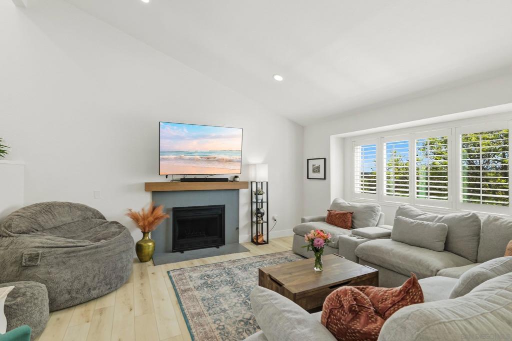 1260 Soria Glen