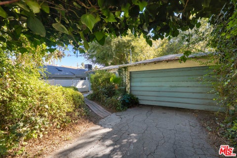 Photo of 4480 Colbath Avenue, Los Angeles, CA 91423 (MLS # 26876203)