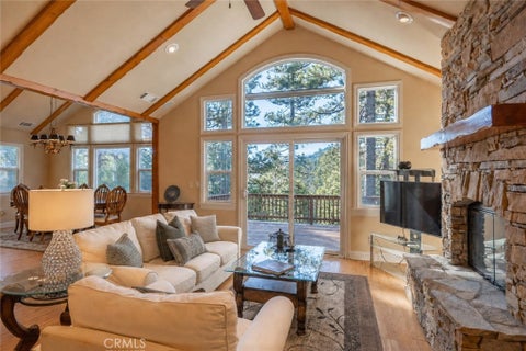 Photo of 173 Grizzly Road, Lake Arrowhead, CA 92352 (MLS # IG26046972)