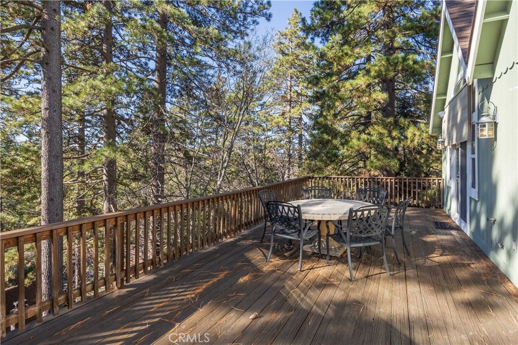 Photo of 173 Grizzly Road, Lake Arrowhead, CA 92352 (MLS # IG26046972)