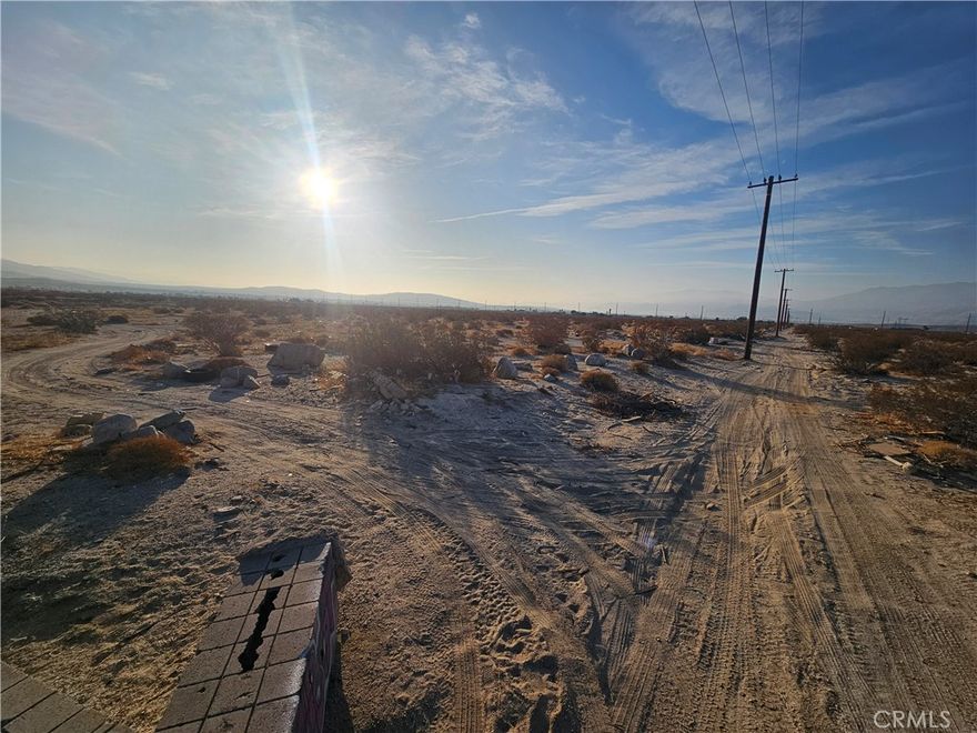 A whole 10 Acres of vacant land with incredible 360° mountain views. Surrounded by newer developement, this property is in a rapidly growing city. 
Zoned for mixed use, the current zoning allows for residential to agriculture use. Surrounding properties are zoned for industrial/commercial. Price per acre is priced well below market value, call in advance for showing directions.