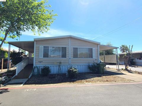 Photo of 820 N Lincoln Way Way, Galt, CA 95632 (MLS # 41128545)