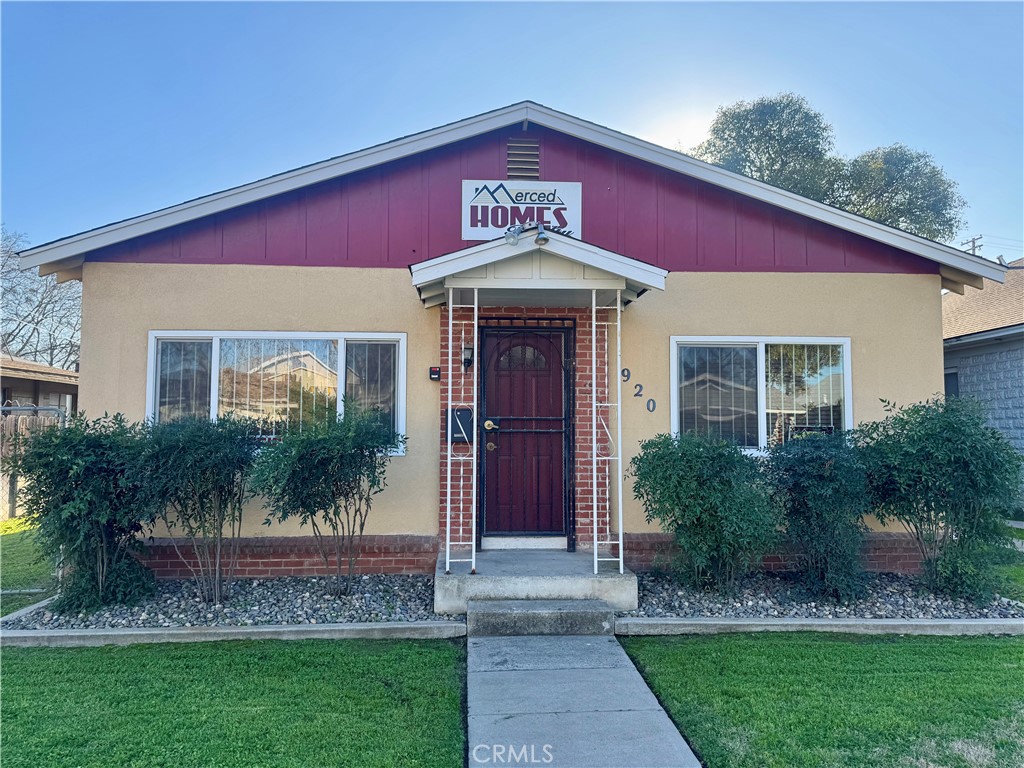 Loads of opportunity on this small commercial office located in Downtown Merced! This property is currently being used as a Real Estate office. Main office features approx 1400sqft (seller estimate) of space. There are 3 offices, a front entrance lobby area, an open middle area and a large room at the back that is used as break room / storage and features one good sized restroom. There is a detached shed used for storage as well as a small studio in the back - lots of potential to use as a 2nd small office, storage, etc. Gated parking in the back (paved). Close to everything Downtown easy freeway access as well.