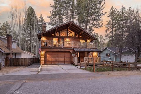 Photo of 41664 Mcwhinney Ln, Big Bear Lake, CA 92315 (MLS # IG26029655)
