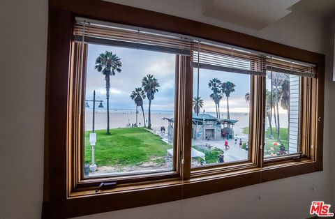 Photo of 8 Brooks Avenue #5, Venice, CA 90291 (MLS # 26666911)