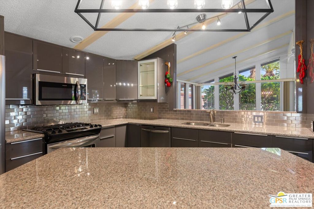 Date Palm Country Cl - Manufactured In Park