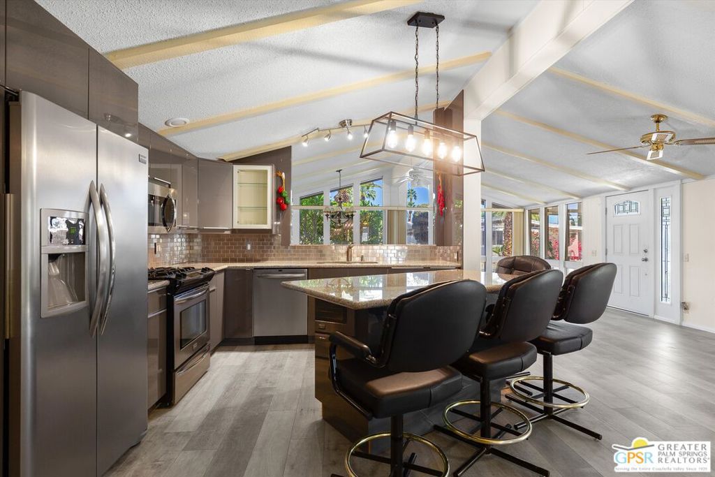 Date Palm Country Cl - Manufactured In Park