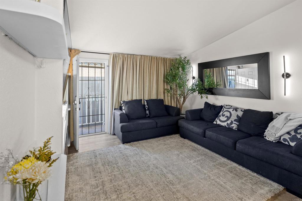 2888 Iris Avenue 76