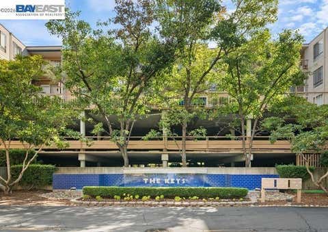 Photo of 300 N Civic Dr #409, Walnut Creek, CA 94596 (MLS # 41146296)