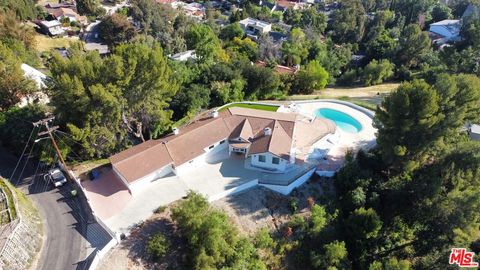 Photo of 5026 Medina Road, Woodland Hills, CA 91364 (MLS # 25597373)