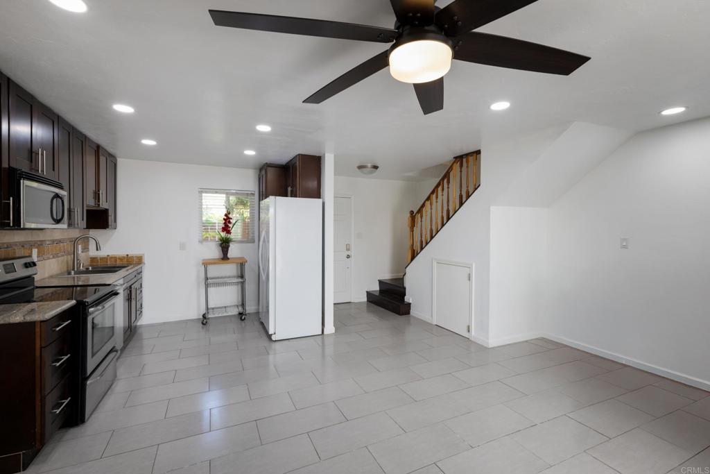 212 Oceanside Blvd 8